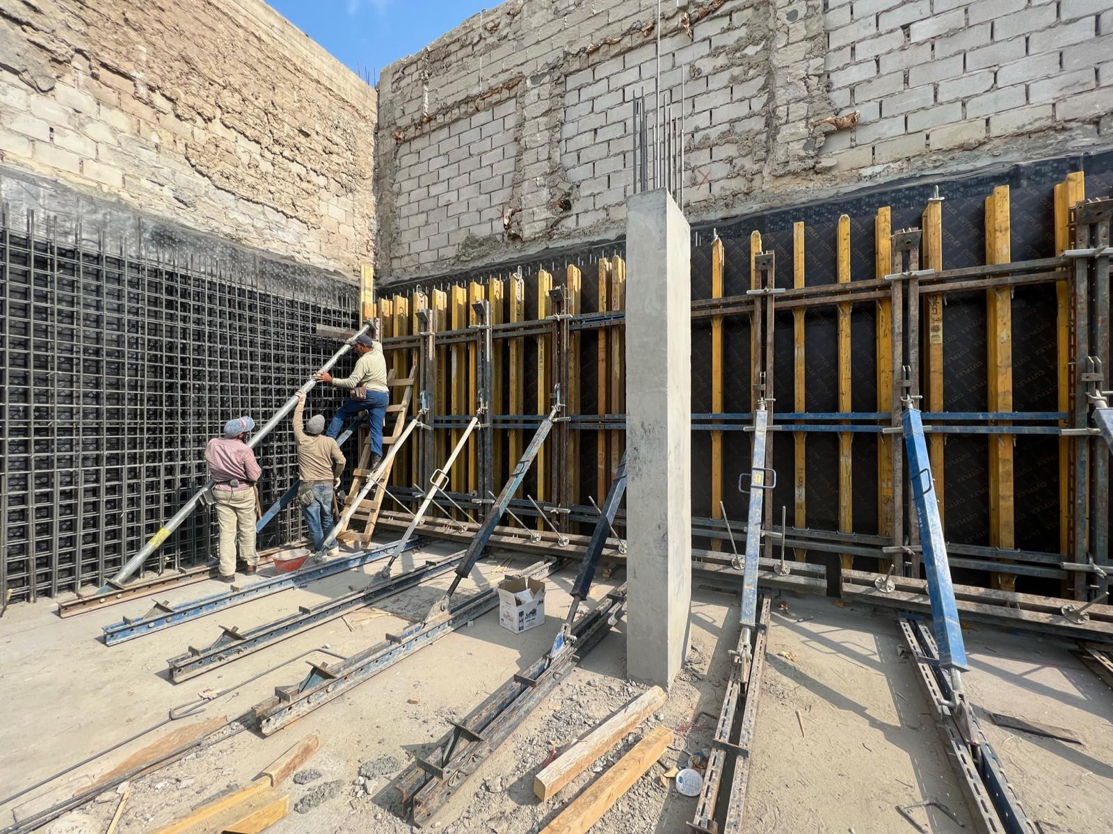 Formwork and reinforcement works on a CEMENTO site